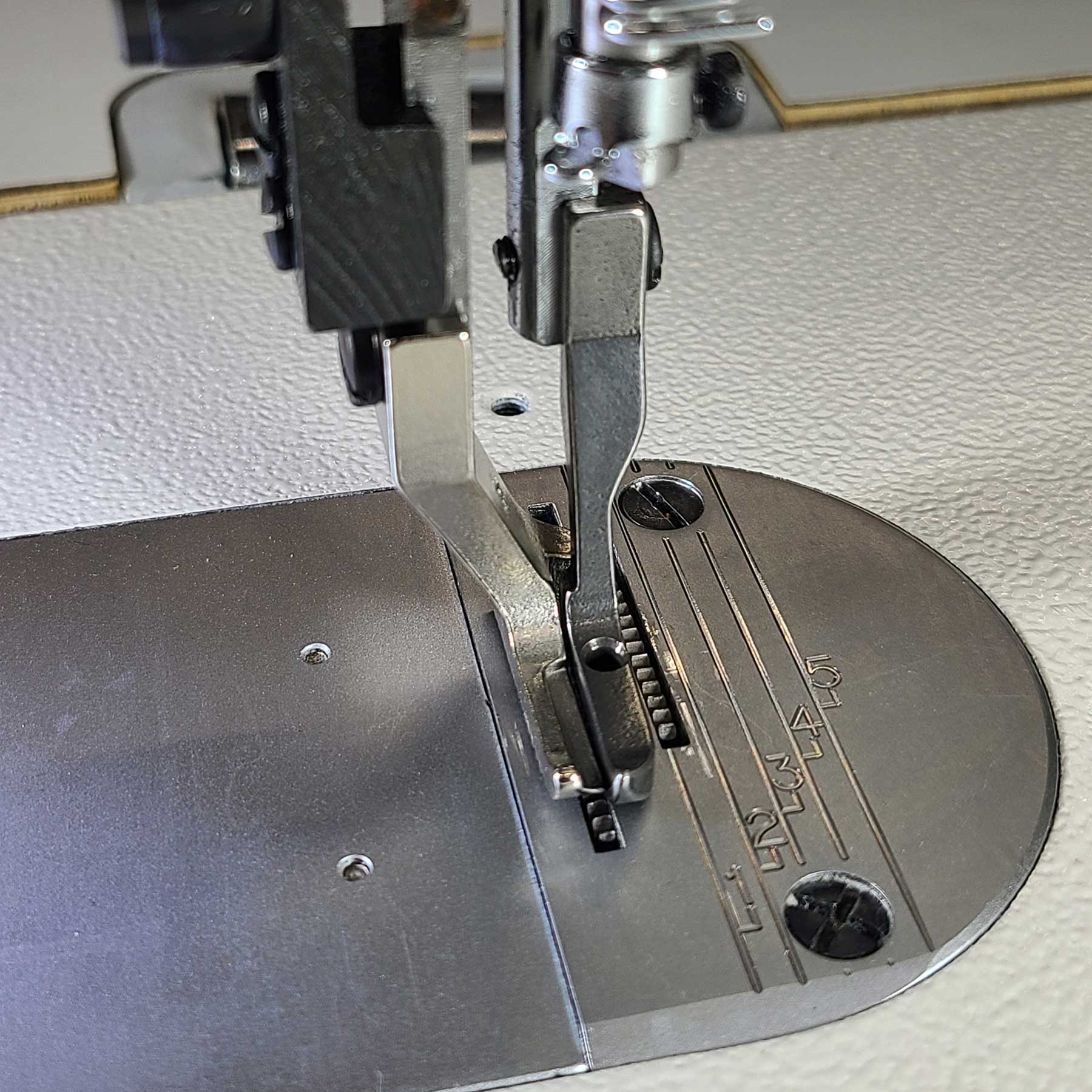 thumbnail image 2 of Industrial Needle Feed Sewing Machine Zipper Foot Set - Left, Right & Center Hinged Feet By Kunpeng 2 of 6