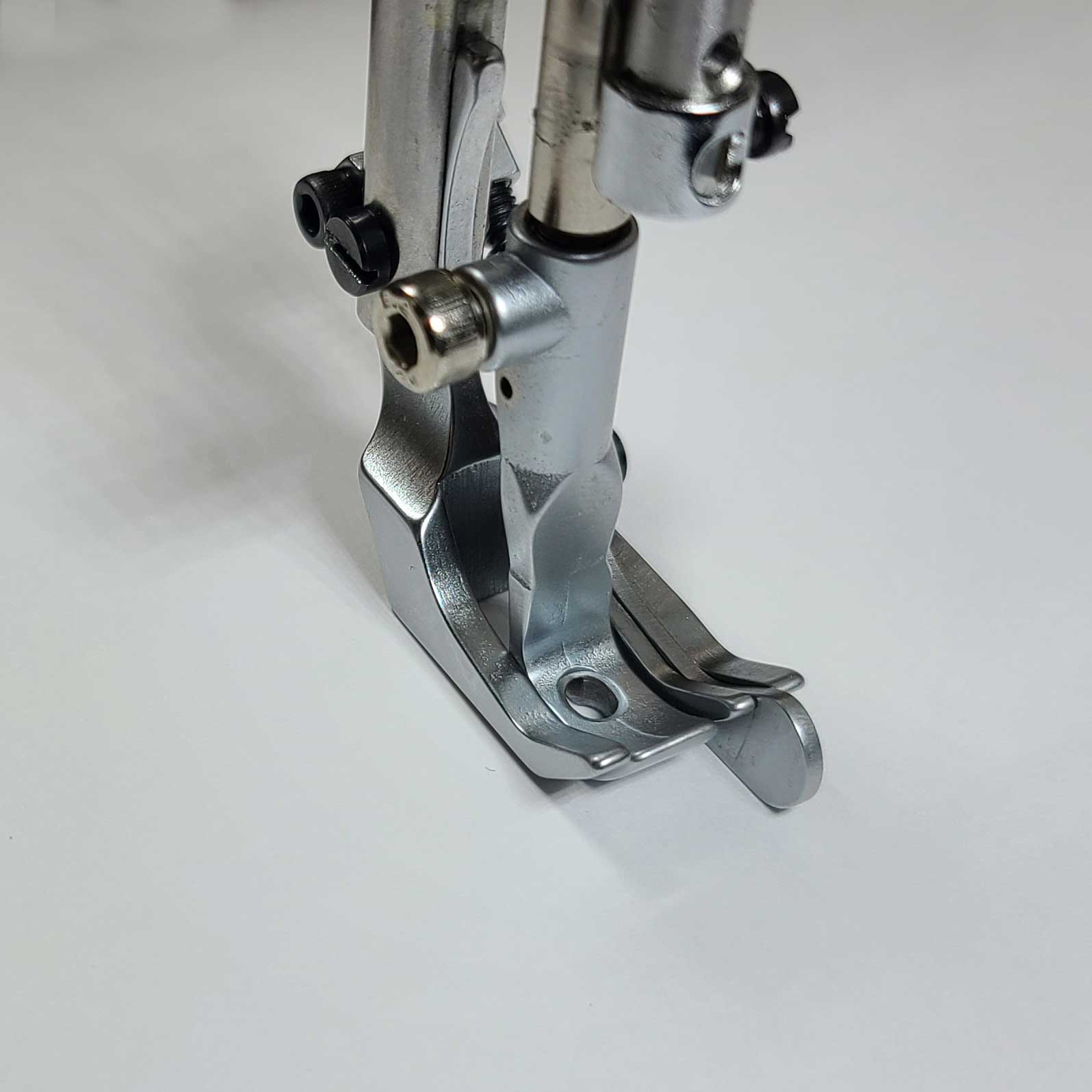 Deluxe right side guide foot for a compound feed - 6mm